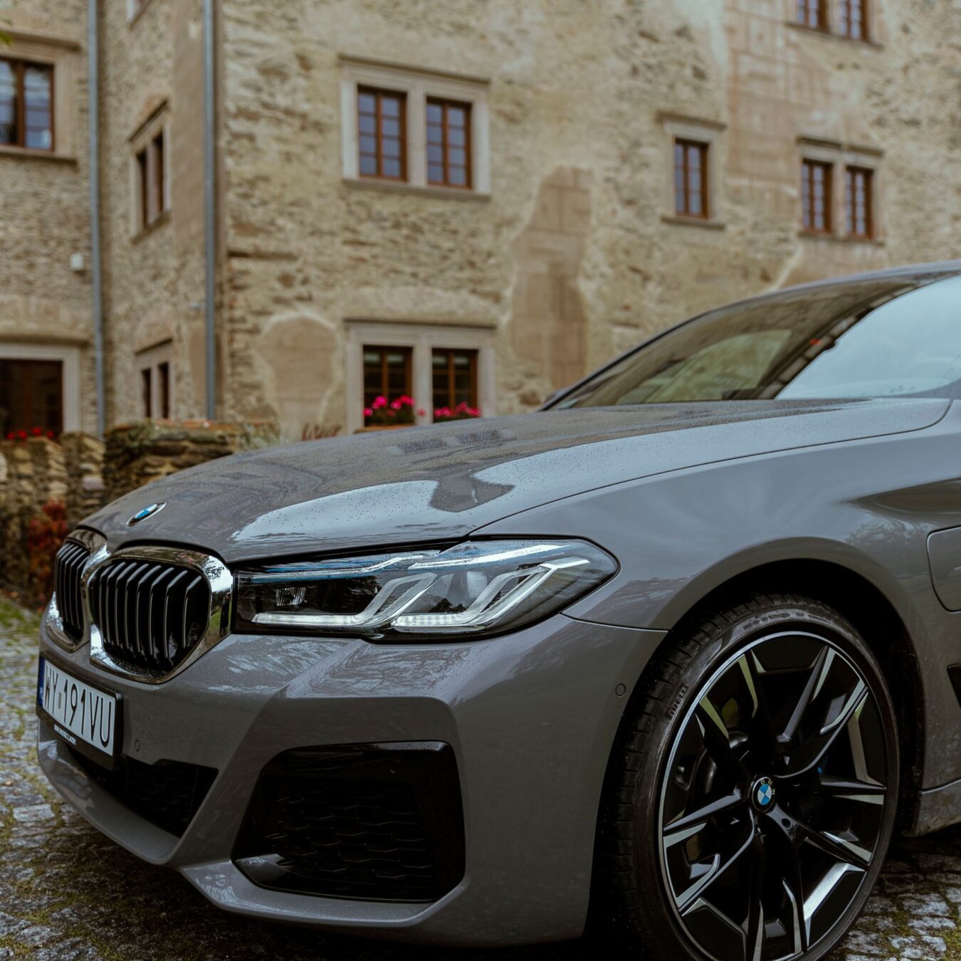Nowe BMW 5 w wyjątkowych miejscach w Polsce [GALERIA